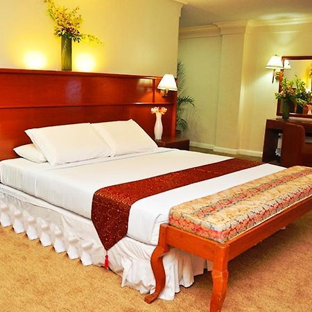 Отель Grand Men Seng Davao Экстерьер фото